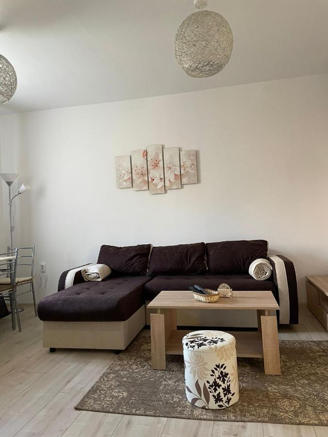 Apartmani Marija Zemun Zemun Polje Exterior photo