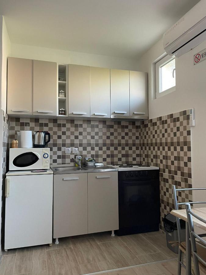 Apartmani Marija Zemun Zemun Polje Exterior photo