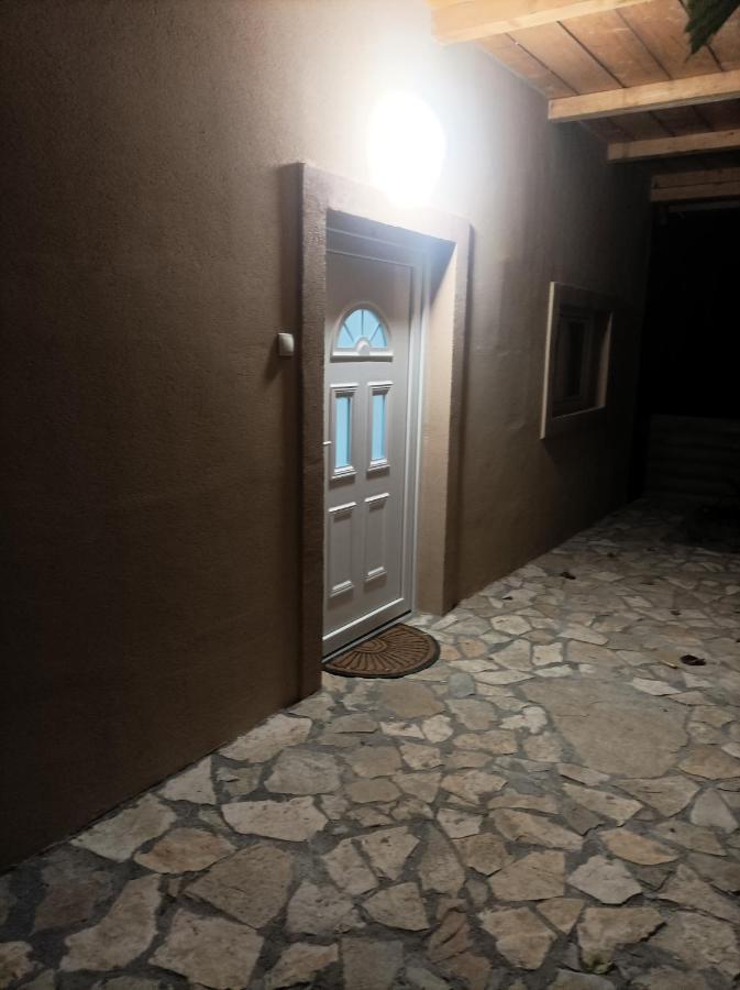 Apartmani Marija Zemun Zemun Polje Exterior photo