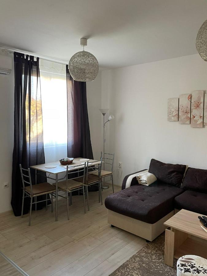 Apartmani Marija Zemun Zemun Polje Exterior photo