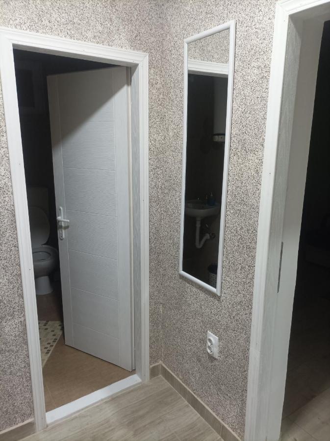 Apartmani Marija Zemun Zemun Polje Exterior photo