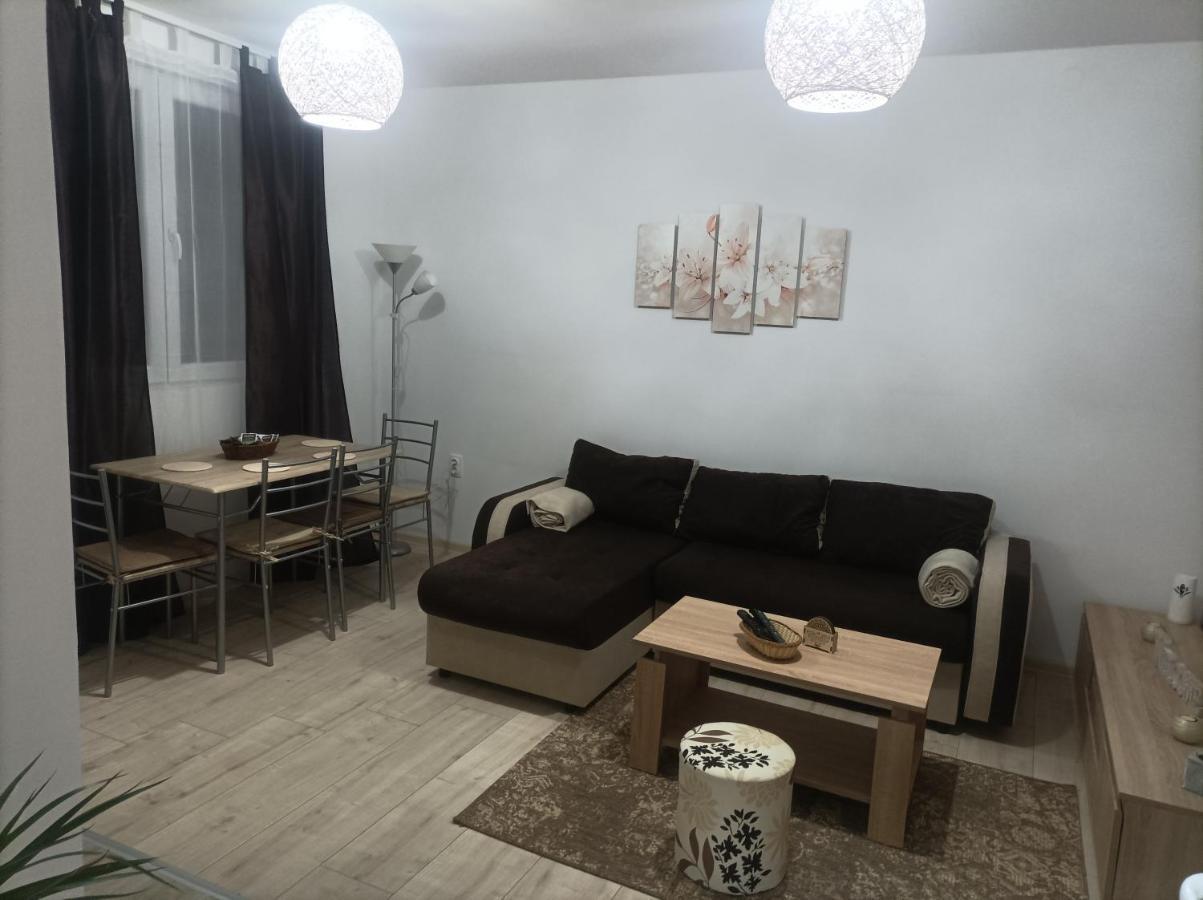 Apartmani Marija Zemun Zemun Polje Exterior photo