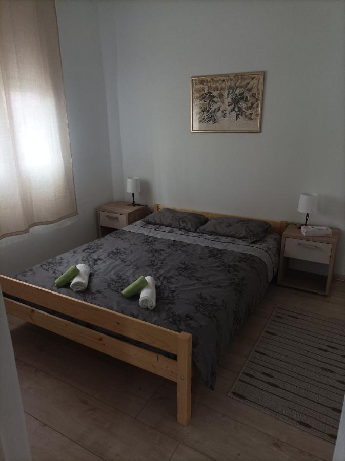 Apartmani Marija Zemun Zemun Polje Exterior photo