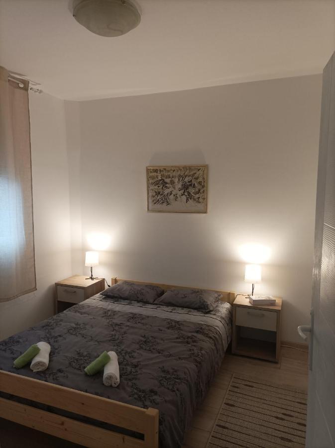 Apartmani Marija Zemun Zemun Polje Exterior photo